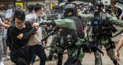 У Ганконгу беспарадкі і сотні затрыманых: парламент абмяркоўвае закон пра гімн