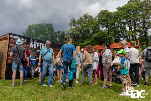 9/10 _belarus_minsk_vulica_eza_2022_fota_dzmitryeu_dzmitryj_novy_czas__19__logo.jpg