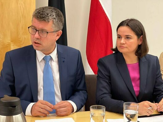 Міністр замежных спраў Эстоніі Урмас Рэнсалу на мерапрыемстве з удзелам Святланы Ціханоўскай на сесіі Генеральнай асамблеі ААН у Нью-Ёрку. Міністр замежных спраў Эстоніі Урмас Рэнсалу на мерапрыемстве з удзелам Святланы Ціханоўскай на сесіі Генеральнай асамблеі ААН у Нью-Ёрку.