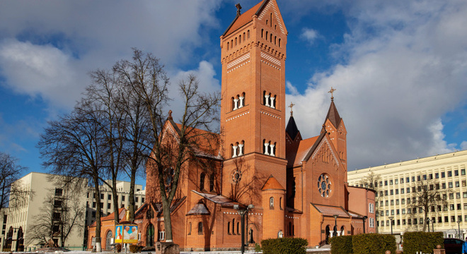 Парафія Чырвонага касцёла просіць Лукашэнку пусціць вернікаў у храм Парафія Чырвонага касцёла просіць Лукашэнку пусціць вернікаў у храм