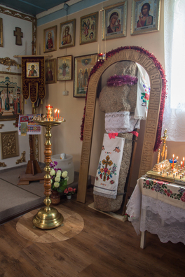 Каменны крыж у мясцовай царкве Каменны крыж у мясцовай царкве