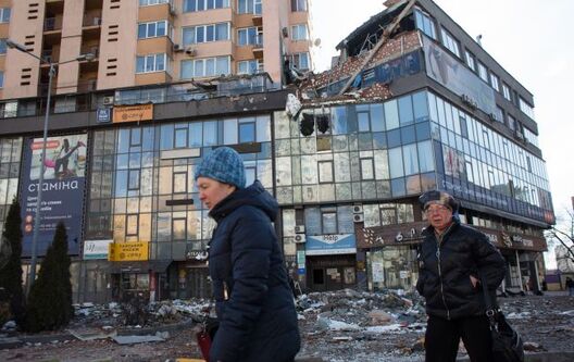 Фота: у выніку абстрэлу Кіева снарад патрапіў у жылы дом (GettyImages) Фота: у выніку абстрэлу Кіева снарад патрапіў у жылы дом (GettyImages)