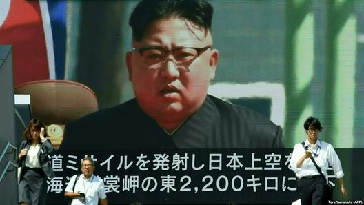 Вулічны экран у Токіё транслюе заяву кіраўніка КДНР Кім Чэн Ына, ілюстрацыйнае фота "Радыё Свабода" Вулічны экран у Токіё транслюе заяву кіраўніка КДНР Кім Чэн Ына, ілюстрацыйнае фота "Радыё Свабода" 