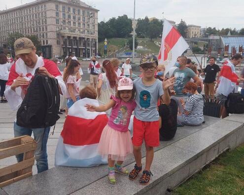 akciya_belarusov._kiev.konec_iyulya2_1goda._pervyy_vykhod_na_ulicu_posle_lesa.jpg akciya_belarusov._kiev.konec_iyulya2_1goda._pervyy_vykhod_na_ulicu_posle_lesa.jpg