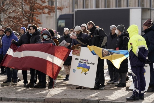 Акцыя салідарнасці з Украінай у Латвіі. Фота: BNS Акцыя салідарнасці з Украінай у Латвіі. Фота: BNS