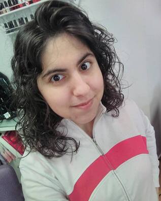 Анхела Эспіноса пасля таго, як зрэзала валасы Анхела Эспіноса пасля таго, як зрэзала валасы