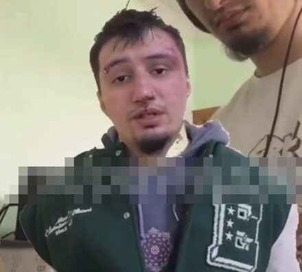 Скрыншот з відэа, дзе злачынцы з ГУБАЗіКа прымушаюць Вячаслава казаць нешта на камеру Скрыншот з відэа, дзе злачынцы з ГУБАЗіКа прымушаюць Вячаслава казаць нешта на камеру