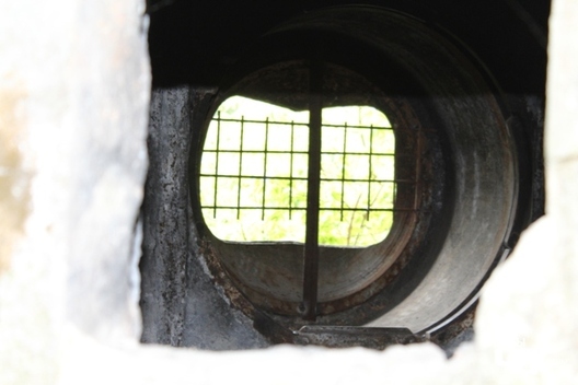 Артылерыйская амбразура савецкага паўкапаніра ля Брэста Артылерыйская амбразура савецкага паўкапаніра ля Брэста