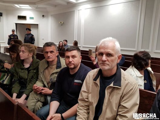 На судзе прысутнічаюць праваабаронцы Сяргей Сыс, Андрэй Палуда і Алесь Бяляцкі На судзе прысутнічаюць праваабаронцы Сяргей Сыс, Андрэй Палуда і Алесь Бяляцкі
