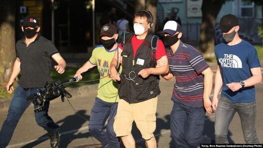 Затрыманне аператара Радыё Свабода Андрэя Рабчыка на пікеце ў Мінску 19 чэрвеня 2020 года. Затрыманне аператара Радыё Свабода Андрэя Рабчыка на пікеце ў Мінску 19 чэрвеня 2020 года.