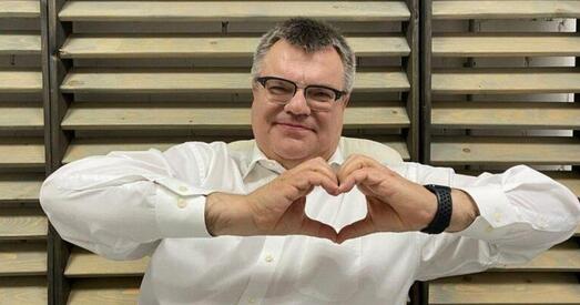 Віктар Бабарыка: Дзед Мароз існуе! Але прыходзіць толькі да тых, хто сам для кагосьці можа быць цудам