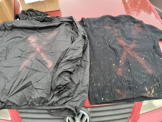 Падчас затрымання сілавікі на вопратцы намалявалі крыжы. Фота адзення Аляксандр захаваў. Фота прадастаўлена Аляксандрам Бабко Падчас затрымання сілавікі на вопратцы намалявалі крыжы. Фота адзення Аляксандр захаваў. Фота прадастаўлена Аляксандрам Бабко