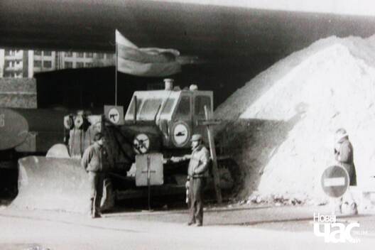 4/19 barykada_pad_mastom_praz_viliju_logo.jpg