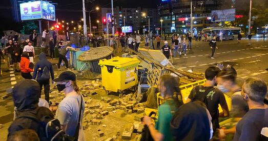 Другая ноч пратэсту ў Беларусі. Больш гвалту, барыкады і адзін загінулы