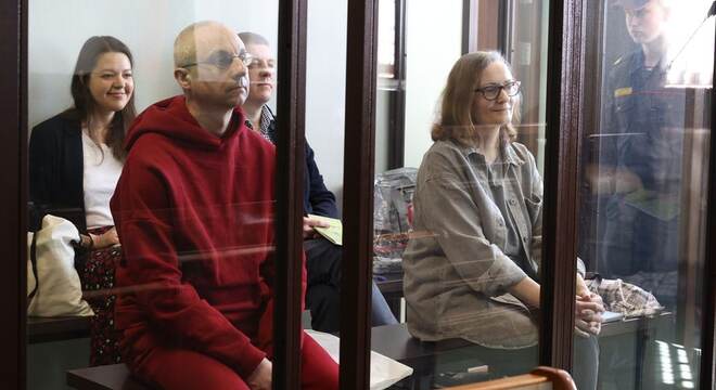 Суд перанёс разгляд справы журналістаў на некалькі дзён «праз хваробу ўдзельнікаў». Лёс журналістаў-палітвязняў залежыць ад суддзі, які раней асудзіў да велізарных тэрмінаў анархістаў