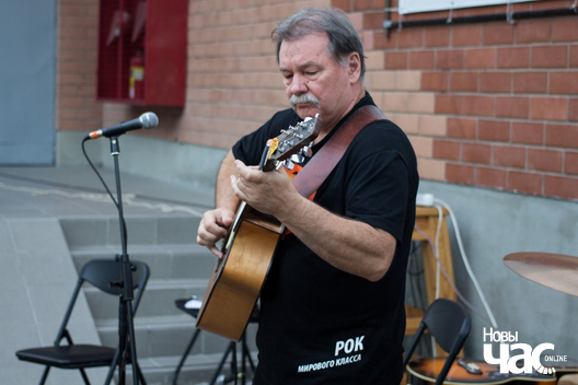 8/20 belaruski_bljuz__pavel_aksinovicz____9___uladzimir_tkaczenka___udzelnik_zalatoha_skladu_pesnjarou_logo.jpg