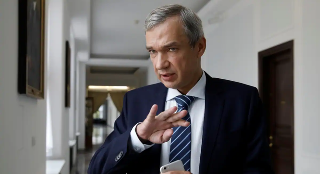 Латушка пракаментаваў забарону на ўвоз люксавых аўто ў Беларусь Латушка пра ўвоз люксавых аўто: «Адказнасць для парушальнікаў санкцыйных мер аж да крымінальнай»