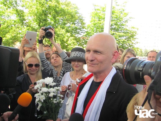 Алесь Бяляцкі пасля вызвалення з калоніі ў 2014 годзе. Алесь Бяляцкі пасля вызвалення з калоніі ў 2014 годзе.