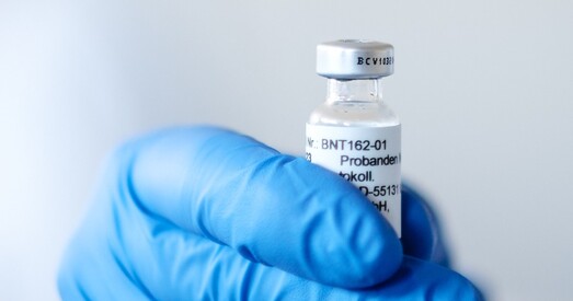 Вакцына Pfizer і BioNTech ад каронавіруса першай у свеце атрымала дазвол СААЗ