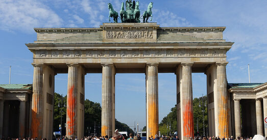 Экалагічныя экстрэмісты пафарбавалі Брандэнбургскія вароты ў аранжавы