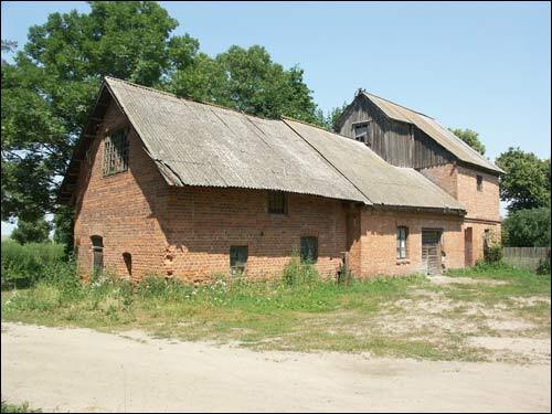 Так млын у вёсцы Вошкаўцы выглядала ў 2006 годзе. Фота: К. Шастоўскі, сайт radzima.org Так млын у вёсцы Вошкаўцы выглядала ў 2006 годзе. Фота: К. Шастоўскі, сайт radzima.org