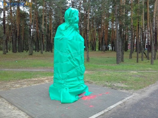 byust_kalinina_zavernuli_v_tkan_2.jpg byust_kalinina_zavernuli_v_tkan_2.jpg