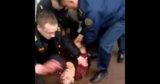 Сацсеткі ўскалыхнула відэа крывавага затрымання ў мінскім метро