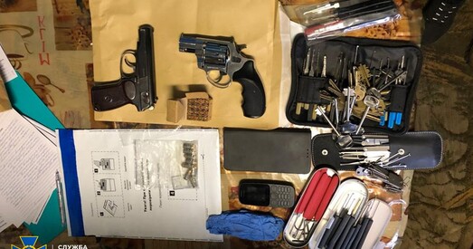 Арсенал агнястрэльнай зброі знойдзены ва Украіне на мяжы з Беларуссю