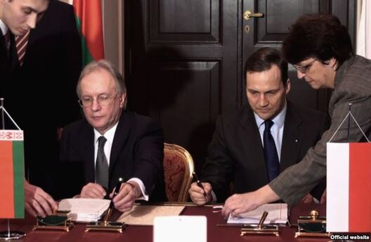 Былы міністр замежных справаў Беларусі Сяргей Мартынаў і Радаслаў Сікорскі Былы міністр замежных справаў Беларусі Сяргей Мартынаў і Радаслаў Сікорскі