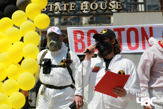 Чытанне эмацыйных урыўкаў з твора Святланы Алексіевіч «Чарнабыльская малітва». Фота даслана ўдзельнікамі акцыі Чытанне эмацыйных урыўкаў з твора Святланы Алексіевіч «Чарнабыльская малітва». Фота даслана ўдзельнікамі акцыі