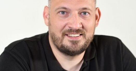 Сяргей Ціханоўскі пазнаў царкву на паштоўцы і сказаў, што дашле яе дзецям