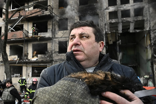 Пасля абстрэла ў Кіеве. Фота Aris Messinis Пасля абстрэла ў Кіеве. Фота Aris Messinis