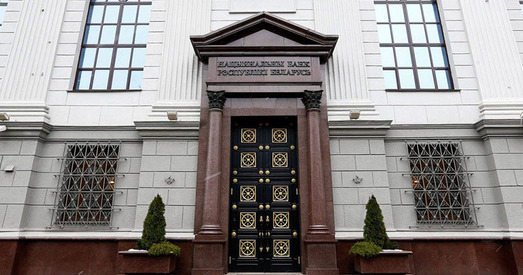 І тут вінаватыя жанчыны? Нацбанк назваў прычыну зніжэння банкаўскіх укладаў