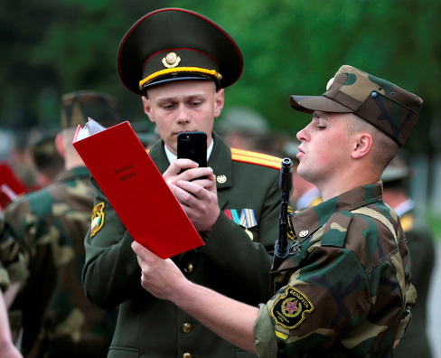 Прысяга беларускіх навабранцаў. Фота: Наталля Фядосенка / ТАСС Прысяга беларускіх навабранцаў. Фота: Наталля Фядосенка / ТАСС