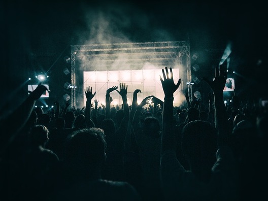 crowd.jpg crowd.jpg