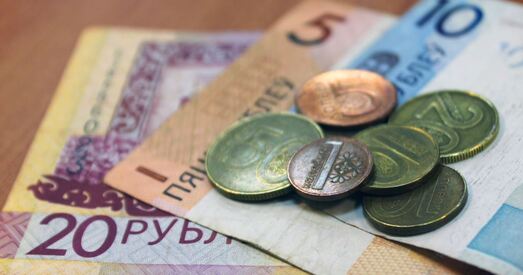 «Страчаны давер да права і законнасці». Чаму падае беларускі рубель?