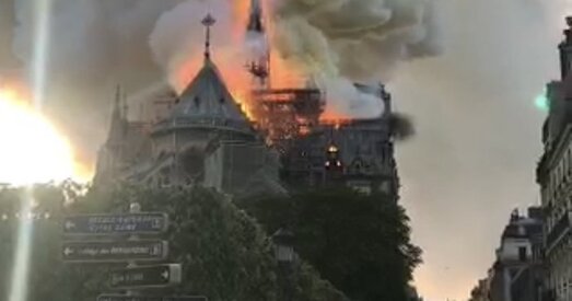 Гарыць Нотр-Дам-дэ-Пары (фота, відэа)