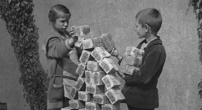 Наступствы гіперінфляцыя 1923 года ў Германіі адгукаюцца і цяпер Інфляцыя, якая змяніла гісторыю