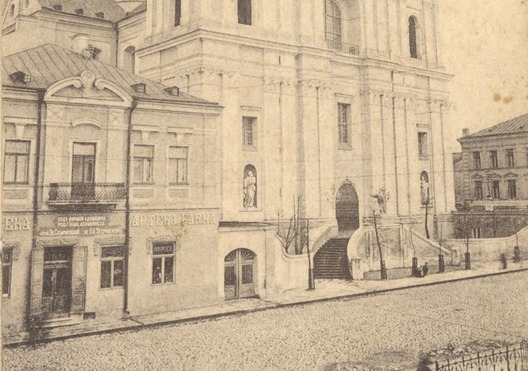 Былая езуіцкая аптэка ў Гродне. Сёння аптэка-музей. У ёй, безумоўна, бываў Міхаіл Войніч. Былая езуіцкая аптэка ў Гродне. Сёння аптэка-музей. У ёй, безумоўна, бываў Міхаіл Войніч.