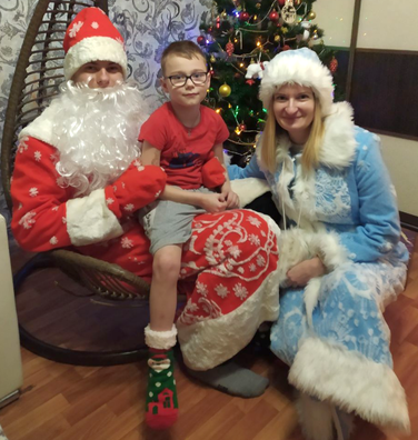 ded_moroz_i_snegurochka_s_maza.png ded_moroz_i_snegurochka_s_maza.png