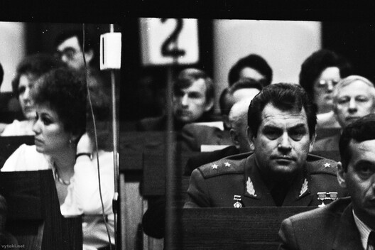 Дэпутат-касманаўт Уладзімір Кавалёнак, які прэтэндаваў на крэсла старшыні Вярхоўнага Савета. Фота vytoki.net Дэпутат-касманаўт Уладзімір Кавалёнак, які прэтэндаваў на крэсла старшыні Вярхоўнага Савета. Фота vytoki.net