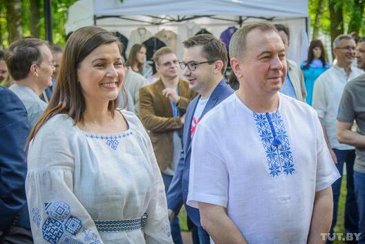 diplomaty_v_vyshivankakh_yerch_tutby_phsl_20170625_yyd_1688.jpg diplomaty_v_vyshivankakh_yerch_tutby_phsl_20170625_yyd_1688.jpg