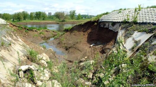 Гэтак выглядае на Дняпры калектар сцёкавых водаў Гэтак выглядае на Дняпры калектар сцёкавых водаў