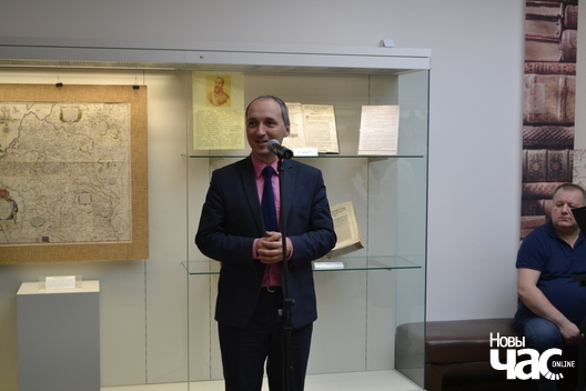 10/13 dsc_0598_logo.jpg