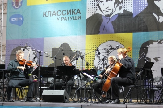 Фестываль"КЛАСІКА ЛЯ РАТУШЫ".Струнны квартэт "Altra Volta", Мінск, 27.08.2016 г. Фота www.instpol.by Фестываль"КЛАСІКА ЛЯ РАТУШЫ".Струнны квартэт "Altra Volta", Мінск, 27.08.2016 г. Фота www.instpol.by