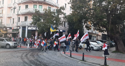 Ператрусы праходзяць у кватэрах эмігрантаў