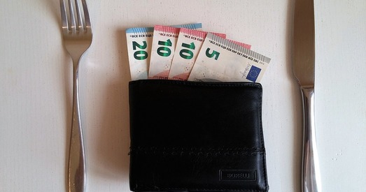 Прывід крызісу: улады ўключаць друкавальны станок або зрэжуць рацыён дзяржпрадпрыемстваў?