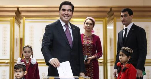 У Туркменістане намячаецца транзіт улады. Праўда, ад бацькі да сына