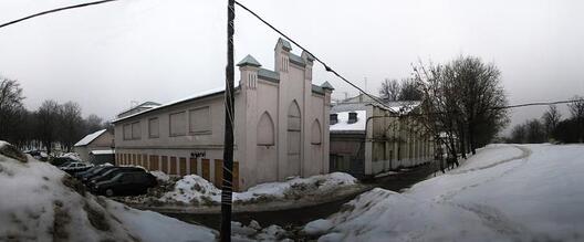 Два будынкі, якія спецыялістам удалося даследаваць. Фасад таго, што злева, удалося захаваць. Другі будынак разбурыўся, калі яго разрэзалі. Фота: Вадзім Гліннік Два будынкі, якія спецыялістам удалося даследаваць. Фасад таго, што злева, удалося захаваць. Другі будынак разбурыўся, калі яго разрэзалі. Фота: Вадзім Гліннік