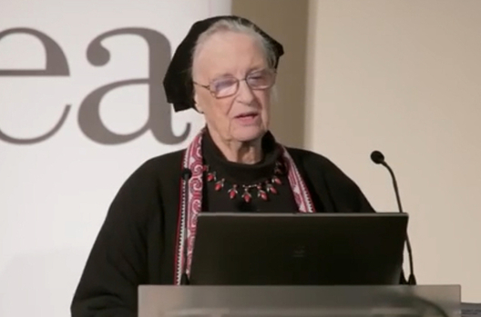 Элінор Острым. Фота: Institute of economic affairs / YouTube  Элінор Острым. Фота: Institute of economic affairs / YouTube